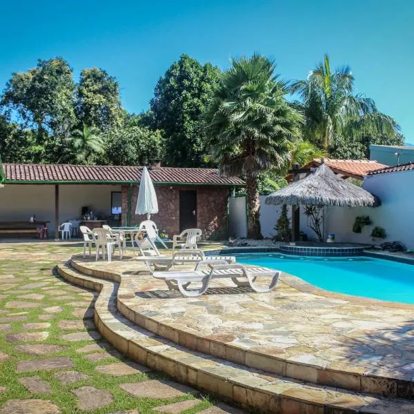 Casa Enorme para 12 pessoas, 4 suites e um fundo com 18mil metros de mata e um pier no rio que sai para o mar-Internet 100MB